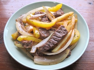 ペルーへのアプローチ（lomo saltado）